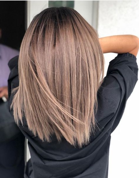 Nowy modny kolor włosów: ZIMNE KAKAO. Idealna propozycja dla blondynek i szatynek Tuns Bob Lung, Straight Bob Haircut, Straight Bob Hairstyles, Girls Hairstyles Easy, Medium Bob Hairstyles, Trendy Hair Color, Haircut And Color, Brown Blonde Hair, Hair Color Balayage