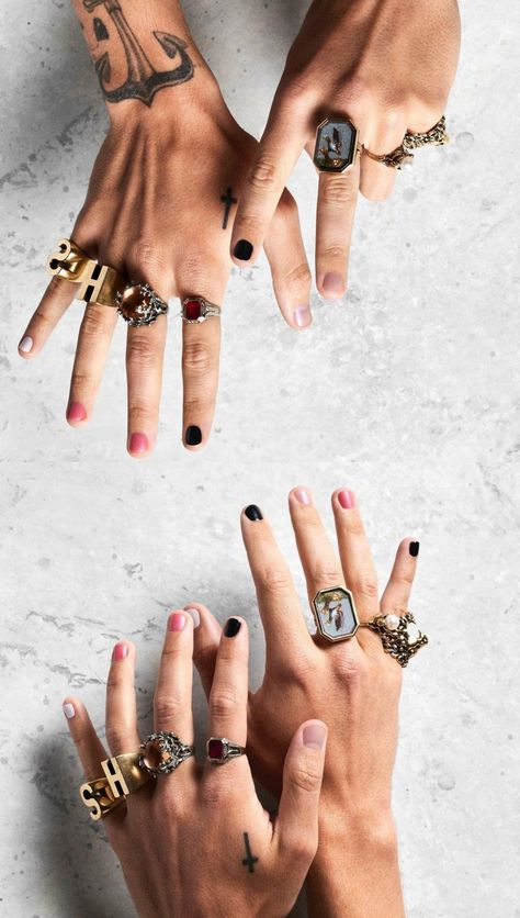 Harry Styles Pleasing, Hary Styles, Harry Styles Hands, Harry Styles Nails, Nail Looks, Harry Styles Cute, Harry Styles Wallpaper, Harry Styles Pictures, Keeping It Simple