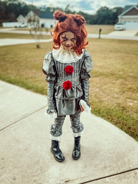 Penny Wise Girl Costume, Girls Pennywise Costume, Pennywise Girl Costume, Pennywise Costume, Pennywise Halloween, Halloween Food Appetizers, Halloween 23, Halloween Clown, Diy Costumes Kids