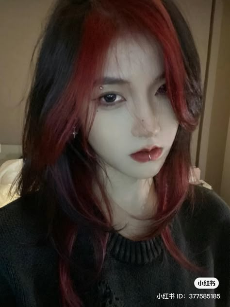 Faded Black Hair Dye, Red Color Hair Ideas, Red Bangs Brown Hair, Black Hair With Red Bangs, Hair Dye Placement, Color Combos Hair, Natural Hair Colors To Dye Your Hair, Red Hair Wolf Cut, Black Hair Red Tips