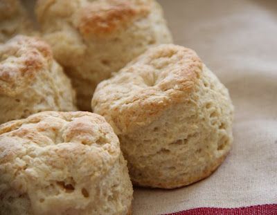 Alton Brown Biscuits, Southern Biscuits Recipe, Southern Buttermilk Biscuits, Homemade Buttermilk Biscuits, Southern Biscuits, Brown Recipe, Biscuit Rolls, Alton Brown, Best Cake Recipes