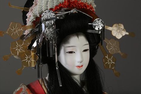 Hina Dolls, Memoirs Of A Geisha, Japanese Doll, Japanese Geisha, Japan Culture, Asian Doll, Japanese Dolls, Japanese Aesthetic, Learn Japanese