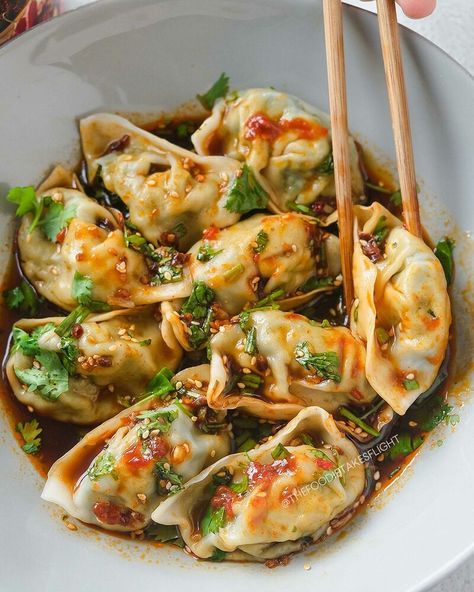 Steamed Dumplings Recipe, Steamed Dumpling, Steamed Dumplings, Dumplings Recipe, Spicy Noodles, Dumpling Recipe, Low Fat Recipes, Vegan Lunch, Vegan Snacks