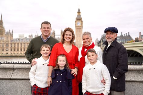 Family time in London. What to do in London with babies and preschoolers? What To Do With Family, Luxury Photoshoot, London Birthday, Photoshoot In London, Choose Your Family, Photoshoot London, London Photoshoot, London Tips, Christmas Family Photoshoot