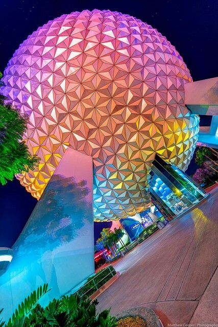 Epcot Spaceship Earth, Disney Lifestyle, Spaceship Earth, Get Funky, Couple Shots, Cute Disney Pictures, Disney World Florida, Disney Epcot, Disney Vacation Club