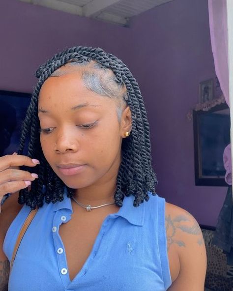 Bob Length Invisible Locs, Invisible Locs Twist Bob, Shoulder Length Invisible Locs, Short Invisible Locs Styles, Small Loc Styles, Small Invisible Locs, Bob Length Braids, Twist Bob Hairstyles, Locs Bob Hairstyle