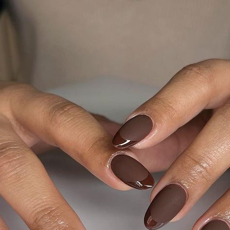 Matte And Glossy Nails Design Almond, Short Square Round Nails Brown, Matte With Shiny Tip Nails, Almond Matte Nails With Glossy Tips, Glossy Tip Matte Nails, Matte French Tips Nails, Matte Nail Shiny French Tip, Matte Nail Glossy French Tip, Matte Nail Shiny Tip