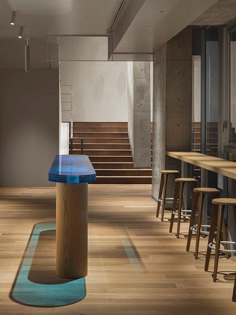 Cafe Japan, Seaside Cafe, Interior Design News, Blue Bottle Coffee, Coffee Stands, Asian Architecture, Tea Culture, Interiors Magazine, Blue Bottle