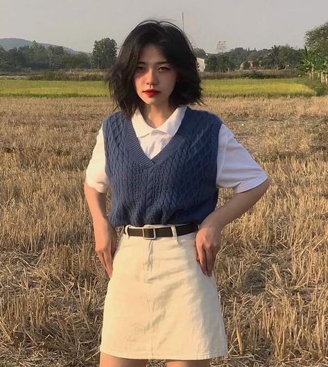 Mullet Vs Wolfcut, Vest With Skirt Outfits, Sweater Vest Outfit Skirt, Korean Casual Outfits, Casual Day Outfits, Easy Trendy Outfits, Fashion Attire, Looks Style, Casual Style Outfits