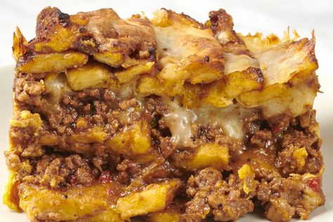 Sweet plantain + cheese = perfection Pastelon Recipe, Sweet Breakfast Casserole, Ripe Plantain, Plantains Fried, Puerto Rican Recipes, Cuban Recipes, Food History, Main Courses, Sweet Breakfast