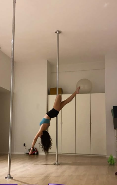 Pole Dancing Aesthetic Outfits, Pole Dance Aesthetic, Pole Dancing Outfits, Pole Aesthetic, Pole Exercise, Fake Photo Sick, Pole Fitness Moves, Pole Dance Fitness, Pool Dance