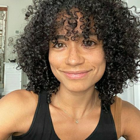 Lauren Ridloff, Natural Hair Highlights, Alisha Wainwright, Female Role Models, Movie Aesthetic, Colored Curly Hair, Marvel Movie, Middle Aged Women, Pictures Of People