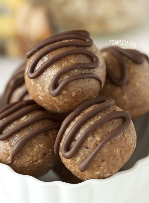 Peanut Butter Banana Fudge Balls (gluten-free, whole grain, dairy-free, vegan) - Texanerin Baking Fudge Balls Recipe, Banana Fudge, Fudge Balls, No Bake Granola Bars, Healthy Sweet Snacks, Gluten Free Peanut Butter, Chocolate Bites, Butter Fudge, Peanut Butter Fudge