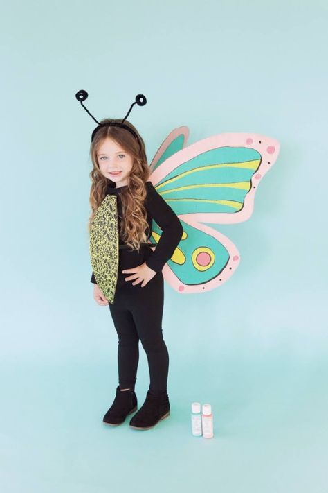 Toddler Butterfly Costume, Butterfly Costume Kids, Diy Butterfly Costume, Halloween Costumes For Toddlers, Easy Homemade Halloween Costumes, Costumes For Toddlers, Butterfly Halloween Costume, Cardboard Costume, Carton Diy