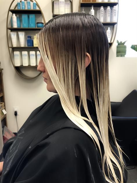 How to Use the Wet Balayage Technique to Boost and Brighten Dull Ends - Hair Color - Modern Salon Wet Balayage, Balayage Hair Bob, Balayage Hair Blonde Short, Balayage Hair Blonde Long, Balayage Hair Tutorial, Balayage Hair Caramel, Ombre Blond, Balayage Technique, Balayage Ombré