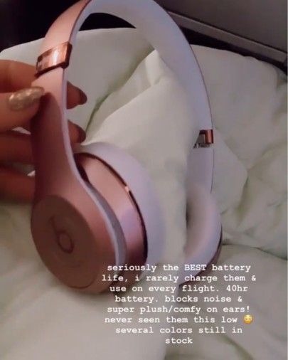 Apple Beats Headphones, Pink Beats Aesthetic, Decorating Beats Headphones, Pink Headphones Outfit, Pink Beats Headphones Aesthetic, Beats Headphones Decoration, Beets Headphones, Cute Headphones Aesthetic, Beats Solo 3 Aesthetic