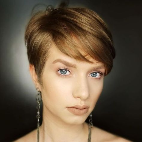 Feminine Pixie with Side Bangs Pixie Haircut Styles, Easy Care Hairstyles, Short Hairstyles Fine, Asymmetrical Pixie, Romantic Curls, Haircut Straight, Hair Adviser, Prom Hairstyles For Short Hair, Flat Hair