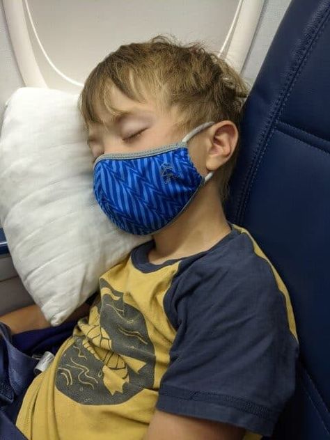 Overnight Flight With Kids, Flights With Kids, Airplane Hacks, Long Flight Tips, Flying With Kids, Plane Ride, Ways To Sleep, Night Flight, Kid Hacks