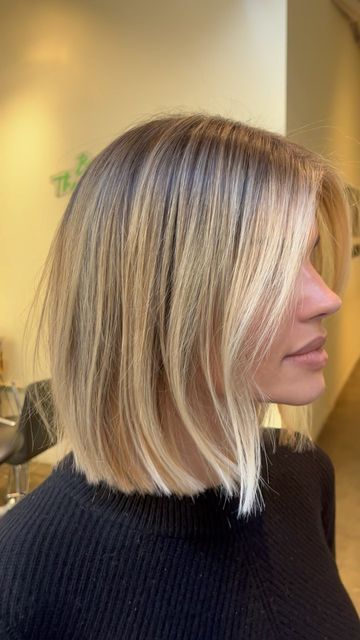 Hailey Bieber Blonde Bob, Natural Honey Blonde Balayage, Gold Blonde Short Hair, Blonde Short Highlights, Bob With Longer Front Pieces, Blonde Bob Ideas, Bob With Highlights Blonde, Bluntcut Bob Blond, Low Maintenance Blonde Bob