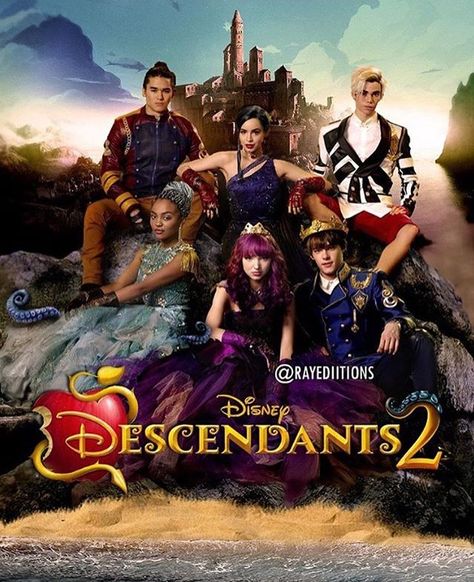 Princess Mal and King Ben with friends outside of the palace Descendants Pictures, Disney Descendants 2, Descendants Wicked World, Disney Descendants Movie, Descendants Characters, Descendants Disney, Descendants Party, Disney Channel Descendants, Disney Descendants 3