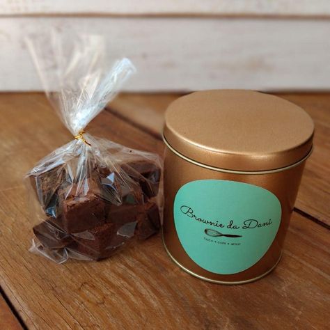 Brownie da Dani on Instagram: “#diadosprofessores chegando!  Presenteie com nossos brownies. #browniedadani #brownie #presente” Brownies, Takeout Container, On Instagram, Gifts, Instagram