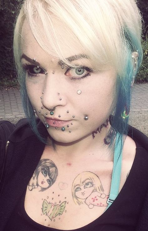 Heavily Pierced Face, Pierced Face, Heavily Pierced, Facial Piercing, Cherrie Currie, Tattoos On Women, Tattoo Ladies, Aesthetics Jewelry, Lip Piercings