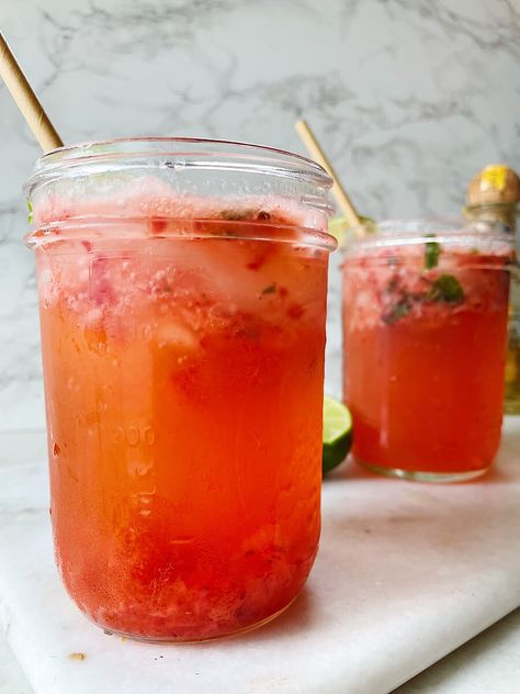 Tequila Smash with Strawberries - The Hint of Rosemary Tequila Smash, Tequila Drinks Easy, Perfect Margarita Recipe, Strawberry Tequila, Tequila Agave, Infused Tequila, Ranch Water, Easy Summer Cocktails, Recipe For 1