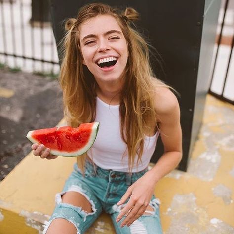 Tropical Portrait, Summer Drawings, Watermelon Art, Creative Fashion Photography, Chica Cool, Joah Brown, Party Photography, Summer Watermelon, Portrait Photography Poses