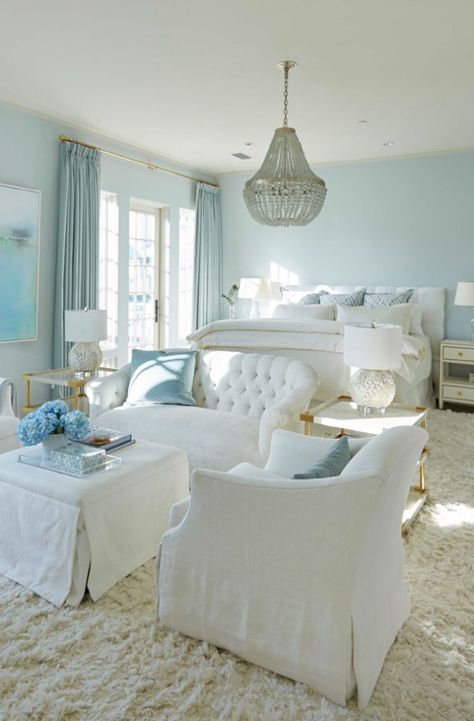 Melanie Turner Interiors | House of Turquoise Melanie Turner Interiors, Pastel Bedroom, House Of Turquoise, Bedroom Blue, Apartment Decoration, Coastal Bedrooms, Beach Bedroom, Beach Cottage Style, Beach House Design