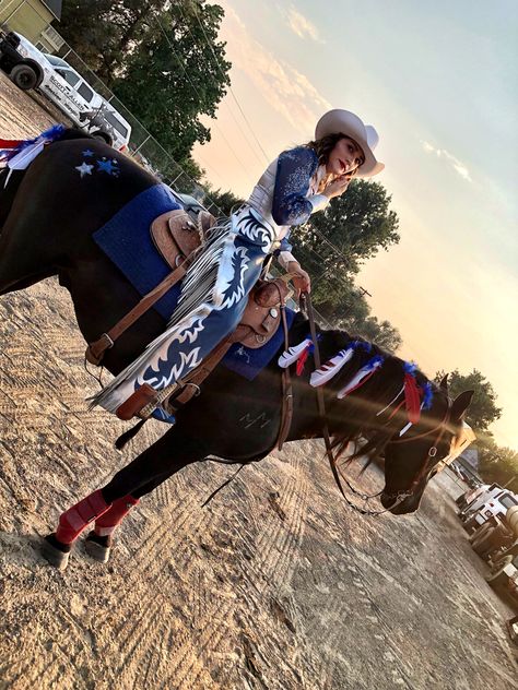 Patriot night at the PRCA PayetteCounty rodeo. Team Roping Aesthetic, Lane Frost Bull Riding, Barrel Racing Tack Sets Rodeo, Bronco Riding Rodeo, Horses Tacked Up Western, Roping Horse, Barrel Racing Tack Rodeo, Bling Horse Tack, Barrel Racing Tack