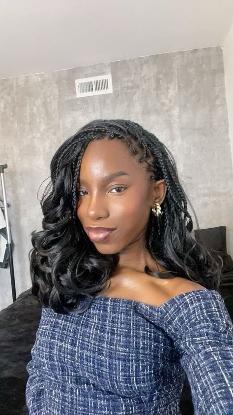 Box French Braids, French Curls Braids Extensions, Short Hairstyle Braid Black Woman, Short 90s Braids, Boho Braid Bob Hairstyles, Leave Out Sew In Weave Middle Part Braid Pattern, Braids With French Curls Short, Boho French Curl Bob, Cute Short Braid Hairstyles