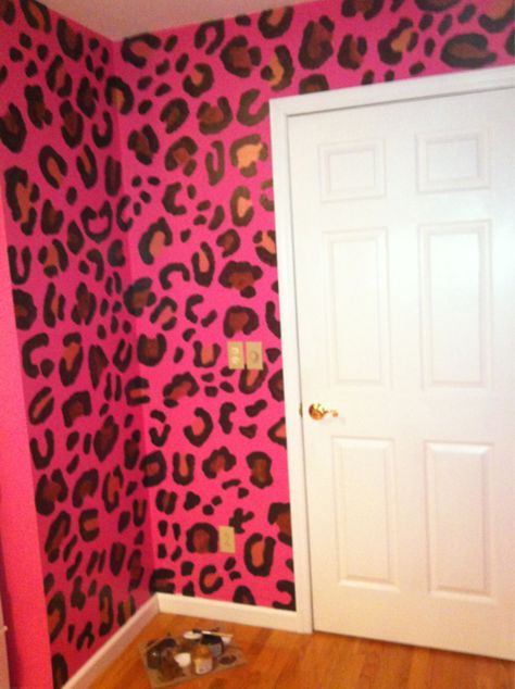 <3 Cheetah Print Walls, Leopard Wall, Girl Bedrooms, Ideas Hogar, Teen Room, Fun Family, Print Wallpaper, Dream Bedroom, My New Room