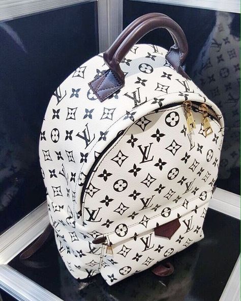 Mochila Louis Vuitton, Sac Louis Vuitton, Style College, Luxury Purses, Quality Handbags, Lv Handbags, Cute Purses, Purses Designer, Gucci Bags