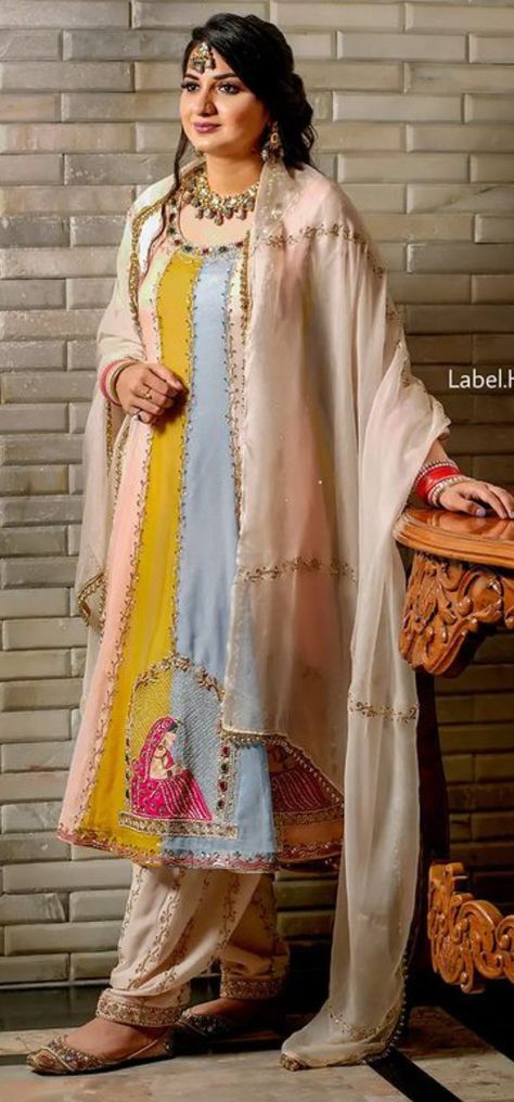 Frock Suit With Salwar, Salwar Ideas, Ladies Suit Design, Plain Kurti Designs, Punjabi Dress Design, Frock Suit, Punjabi Suits Party Wear, Party Wear Frocks, Punjabi Suits Designer Boutique