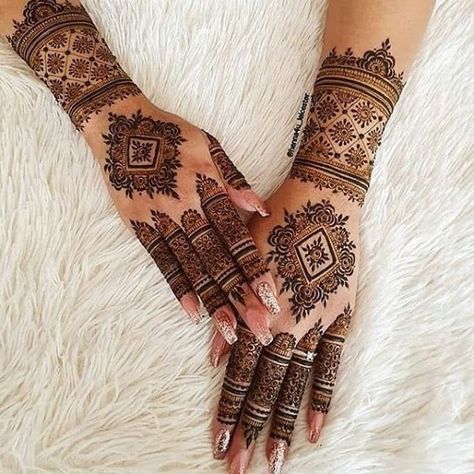 Round Mehndi Design, Wedding Henna Designs, Back Hand Mehndi, Easy Mehndi, Modern Mehndi Designs, Engagement Mehndi Designs, Stylish Mehndi, Full Mehndi Designs, Pretty Henna Designs