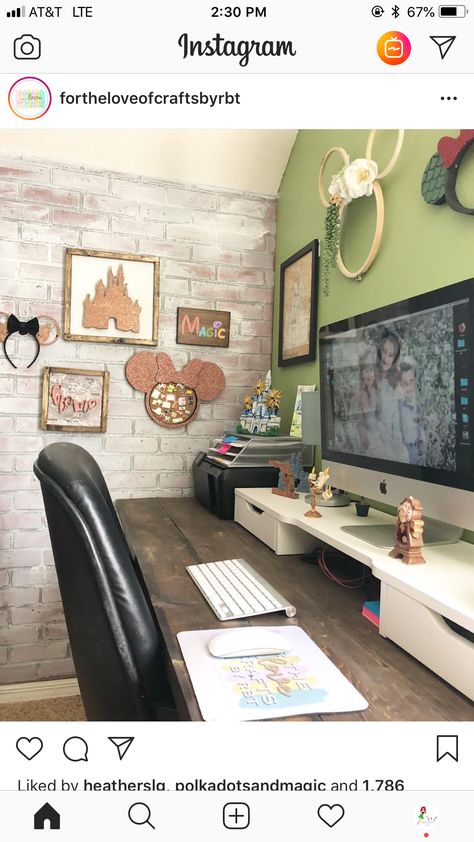 Disney Themed Office Decor, Disney Inspired Room Decor, Disney Desk Decor, Disney Home Office, Disney Office Ideas, Disney Office Decor, Adult Disney Bedroom, Nerdy House, Disney Desk