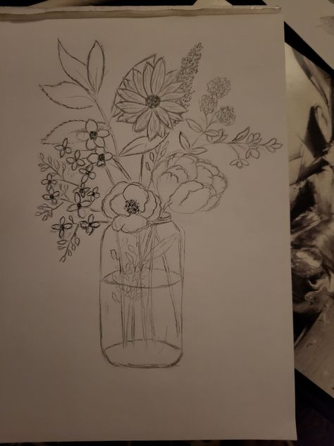 Flower Pot Drawing, Flower Vase Drawing, Bar Pics, Class Painting, Artistic Drawings, Cute Flower Drawing, School Aesthetics, Flower Sketch, Flower Drawings