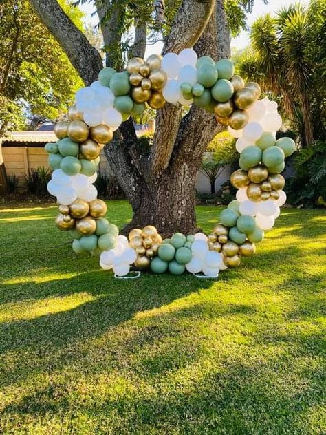 Balloon Round Backdrop, Round Balloon Arch Ideas, Round Balloon Backdrop, Round Backdrop With Balloons, Round Backdrop Ideas, Round Balloon Arch, Baby Dedication Party, Balloon Ring, Theme Bapteme