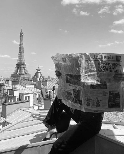 Image about black and white in travel by C on We Heart It Parisienne Aesthetic, French Aesthetic, Paris Dream, France Aesthetic, Paris Vibes, Parisian Vibes, Parisian Life, Old Paris, Paris Aesthetic