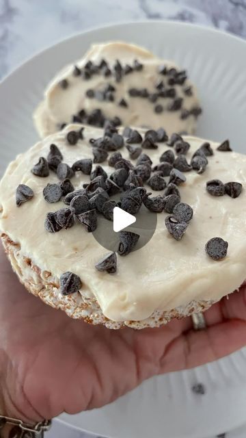 Yogurt Rice Cakes, Rice Cakes Recipe Healthy, High Protein Rice Cake Snack, Rice Cake Dessert Ideas, Healthy Rice Cake Snacks, Rice Cake Recipes Healthy, Vanilla Protein Recipes, Quaker Rice Cakes, Macro Snacks