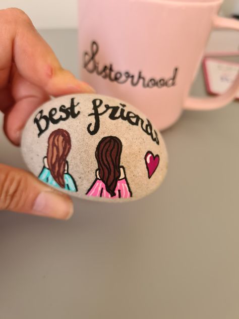 Rock Painting Friends, Painted Friendship Rocks, Painted Rocks For Friends, Stone Painting For Best Friends, Painting Rocks With Friends Aesthetic, Rock Crafts Diy, May Crafts, Pen Art Work, Happy Rock