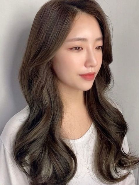 Olive brown hair color Olive Brown Hair Color, Black Korean Hair, Korean Hair Color Ideas, Korea Hair Color, Korean Hair Dye, Asian Brown Hair, Beige Hair Color, Korean Long Hair, Hair Color Asian