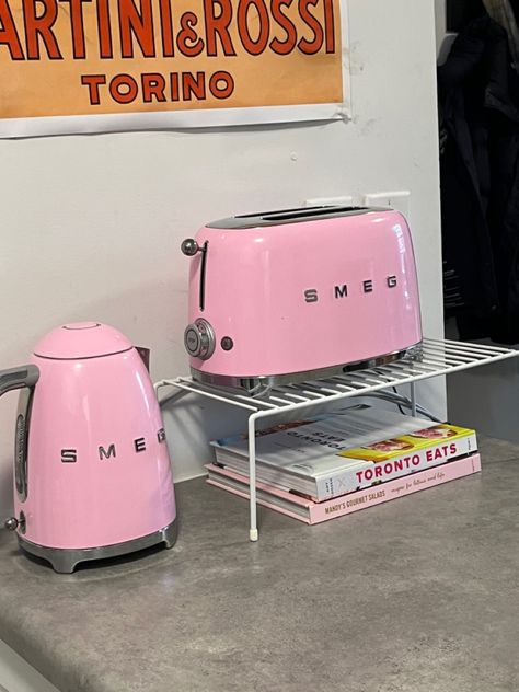 Pink Smeg Kettle, Pink Electric Kettle, Pink Smeg Kitchen, Pink Kettle, Pink Smeg Appliances, Pink Smeg, Smeg Kitchen Ideas Inspiration, Smeg Kitchen Ideas, Pink Toaster