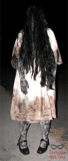 Samara from the movie "The Ring." Creepy! The Ring Costume, Samara The Ring, Creepy Costumes, Horror Costume, Hallowen Costume, Scary Halloween Costumes, Homemade Costumes, Halloween 2014, Scary Costumes