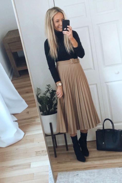 Meeting Clothes For Women, Feminine Business Attire, Midi Skirt Outfit Winter, Court Attire, Elegant Work Outfits, Pleated Skirt Outfit, Skirts Outfits, Ballet Inspiration, Church Outfit