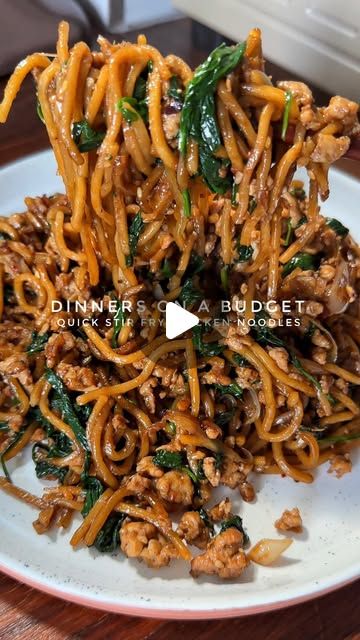 Chicken Lo Mein Recipe Easy, Honey Soy Garlic Chicken, Basil Noodles, Chicken Noodle Stir Fry, Soy Garlic Chicken, Dinner Chicken Recipes, Chicken Lo Mein Recipe, Chicken Stir Fry With Noodles, Mince Dishes