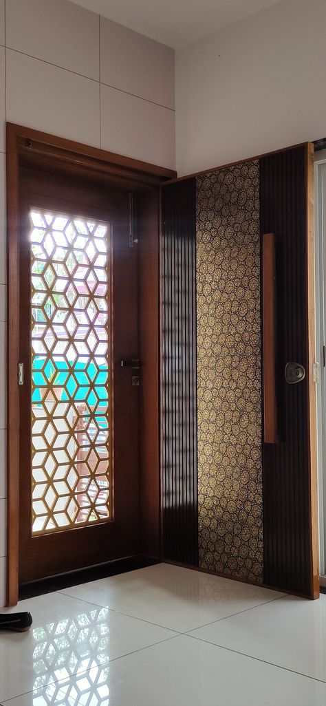 Main Door Design Photos Latest, Jaali Door Design, Jali Gate Design Wooden, Safety Door Jali Design, Mdf Jali Door Design Modern, Mesh Doors Design For Main Door, Main Door Jali Design, Safety Door Design Entrance Grill, Cnc Door Design Modern