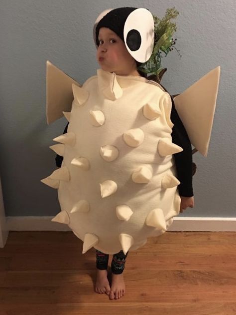 Blowfish Costume, Blowfish Costume Diy, Ocean Animal Costumes Diy, Easy Fish Costume, Pufferfish Costume Diy, Puffer Fish Costume Diy, Sea Animal Costumes Diy, Sea Animal Costumes, Sea Turtle Costume Diy