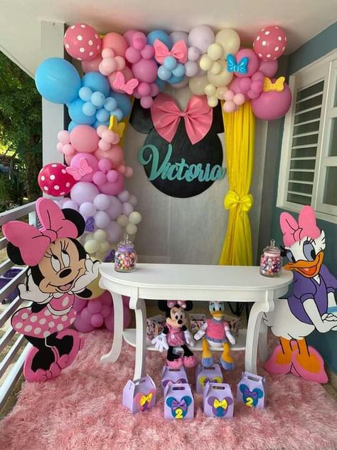 Minnie And Daisy Birthday Party, Daisy Duck Party, Minnie Mouse Birthday Theme, Minnie Mouse Birthday Party Decorations, Minnie Mouse Birthday Decorations, Princess Birthday Party Decorations, Disney Birthday Cakes, Minnie Mouse 1st Birthday, Minnie Mouse Pictures