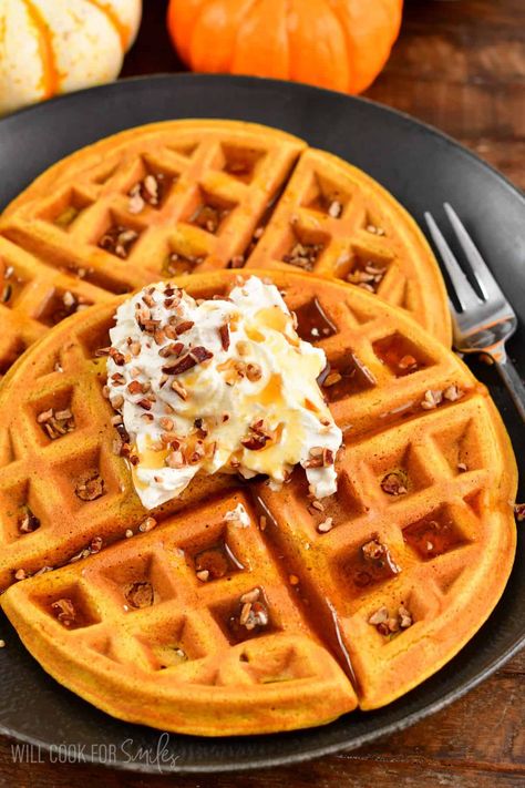 Maple Waffle Sandwich, Classic Waffle Recipe, Pumpkin Waffles Recipe, Puree Pumpkin, Oatmeal Waffles, Belgian Waffles Recipe, Easy Waffle Recipe, Pumpkin Pie Spice Mix, Waffle Ingredients